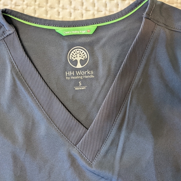 Healing Hands Mariah Knit Side Rib V-Neck Top (S) - Picture 2 of 6